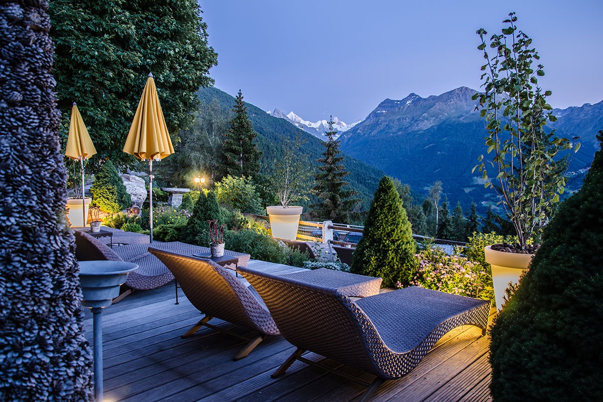 Spa, en plein air, à la montagne, hôtel Bella Tola, station des étoiles, saint-luc, établissement de luxe, swiss historic hotel.jpg