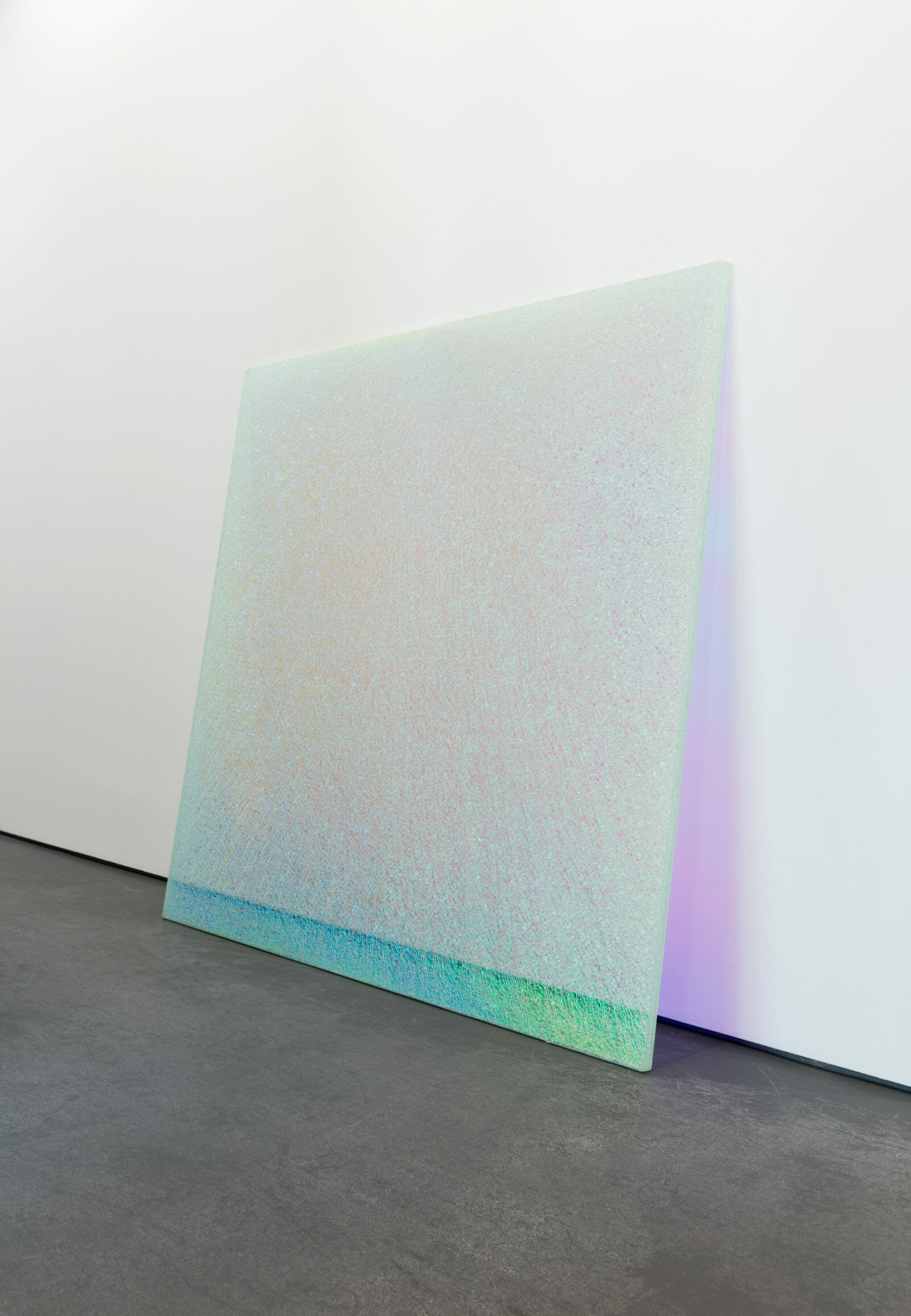 Ann Veronica Janssens, Magic Mirror Pink #2, 2013-2016 120 x 120 x 1,8 cm Film dichroïque, verre de sécurité, verre flotté, serial collector, article de mina sidi ali