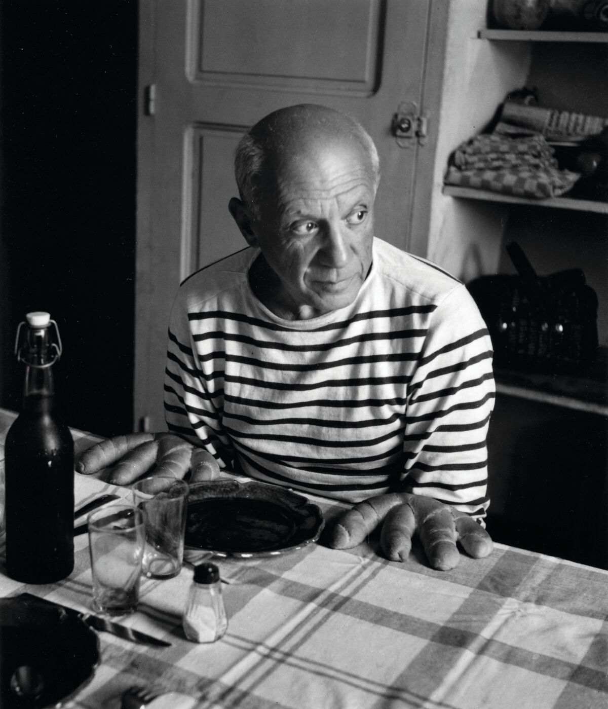Les pains de picasso » (c)Robert Doisneau, 1952, article doisneau, déclics et des déclichés par mina sidi ali pour go out magazine mai 2018