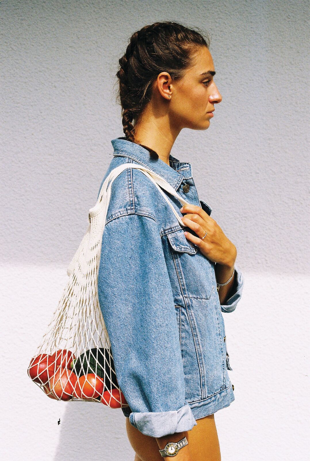 (c)Ecolabo, Passionnées par la durabilité et l’écologie, Victoria Etchepareborda et Oriane Schadegg, ont décidé conjuguer ces intérêts avec leur amour pour les beaux objets, le design et la mode. Les deux acolytes, respectivement âgées de 25 et 23 ans, se sont rencontrées lors de leurs études de marketing digital à Genève d’où elles sont originaires. De cette rencontre naît un projet, Ecolabo, une alternative très dans l’air du temps pour consommer responsable en restant à la pointe du style. On rencontre Victoria pour découvrir leur projet et se laisser tenter par la fraîcheur du concept., par alexandre kaspar pour go out magazine juin 2018, made in geneva, culture