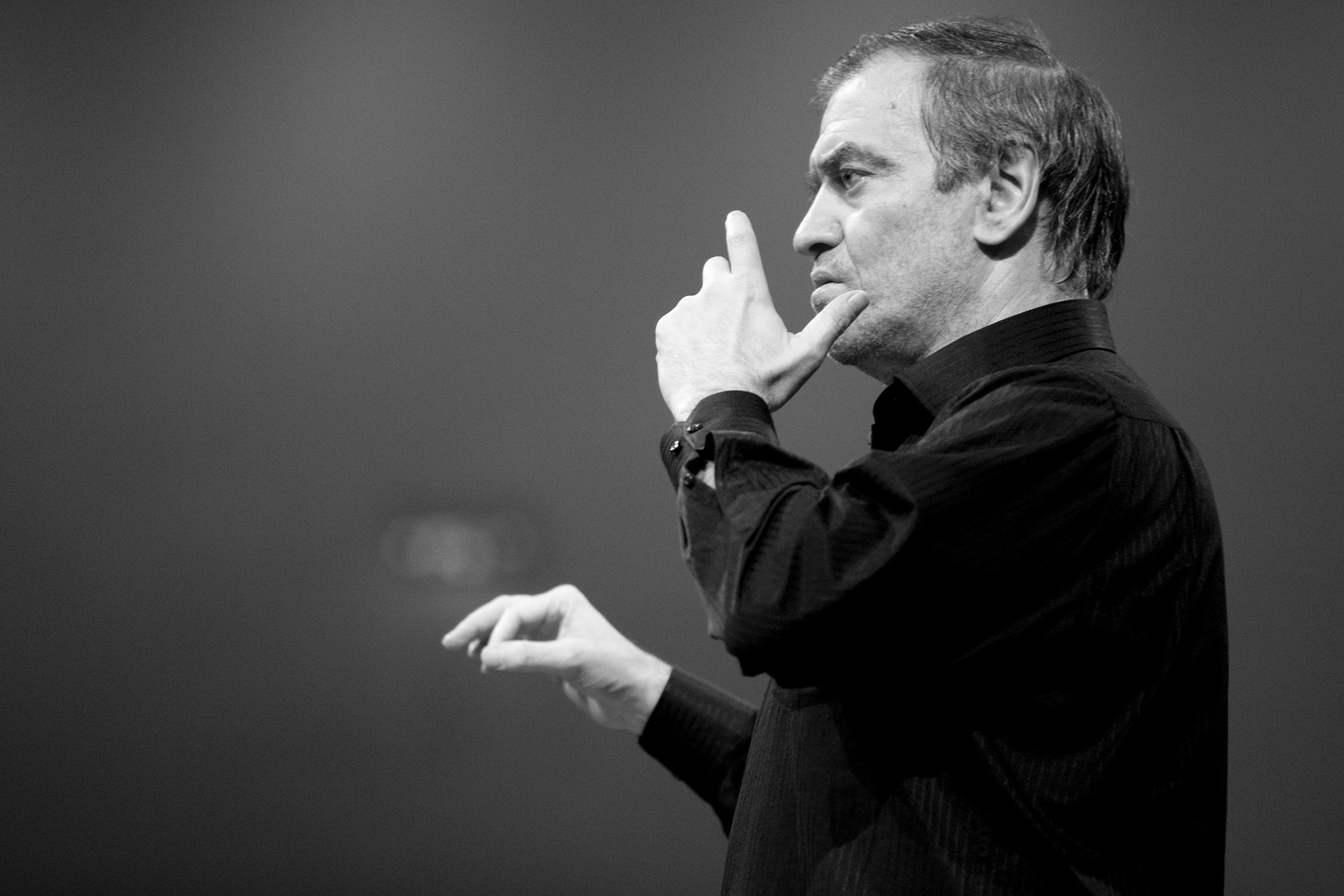 Valery Gergiev (c)Fred Toulet, Voilà vingt-cinq étés que l’incontournable Verbier Festival offre aux plus brillants talents l’occasion de résonner entre les monts du val de Bagnes, portant leur écho bien au-delà de nos étroites frontières. Créé en 1994 par le mélomane suédo-vaudois Martin Engström, ce rendez-vous s’érige vite en titan de la scène classique internationale. Cette vingt-cinquième édition se veut festive, réunissant un inégalable palmarès de virtuoses autour de 59 concerts et d’un très chic gala d’anniversaire. Direction les alpes valaisannes, du 19 juillet au 5 août, pour un cru qui atteindra assurément des sommets. par Fabien BERGERAT, go out magazine juin 2018