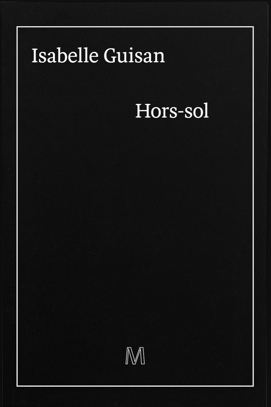 Hors-sol » par Isabelle Guisan (c)Chris Gautschi - Editions De La Marquise, Couverture noire, lettres blanches, titre grave. Isabelle Guisan, l'espiègle journaliste et écrivain aux yeux pers veut-elle nous préparer au sujet grave de la migration, de l'identité, du déracinement, des déplacements pour mieux nous prendre à contre-pied? Dès les premières pages, elle nous fait entrer avec pudeur dans son monde, fait de rencontres, de questionnements sur ses rapports à l'autre. Nous la suivons dans ses moments de conversation qu'elle anime à Lausanne. Souvent des migrants, toujours des hommes et des femmes fragilisés. Un condensé de destins de vie qu'elle effleure dans ce livre, toujours avec la plus grande sobriété et un regard sensible et subjectif. Elle se livre, elle nous livre à notre Suisse, à notre gêne, tout en douceur et sincérité. «Alessandra rit de tout son corps large. Cette mère célibataire équatorienne rêve de nettoyages pour le compte d'une entreprise plutôt que clandestins dans une famille. Elle montre sur son téléphone mobile une belle jeune femme d'une vingtaine d'années. Sa fille. Comment imaginer Alessandra dormant sur des cartons à même le trottoir?», go out magazine,, nyata natalie riad